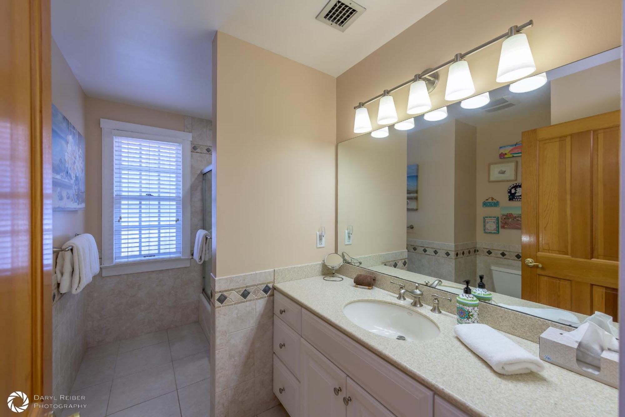 Parrotville Apartment *
